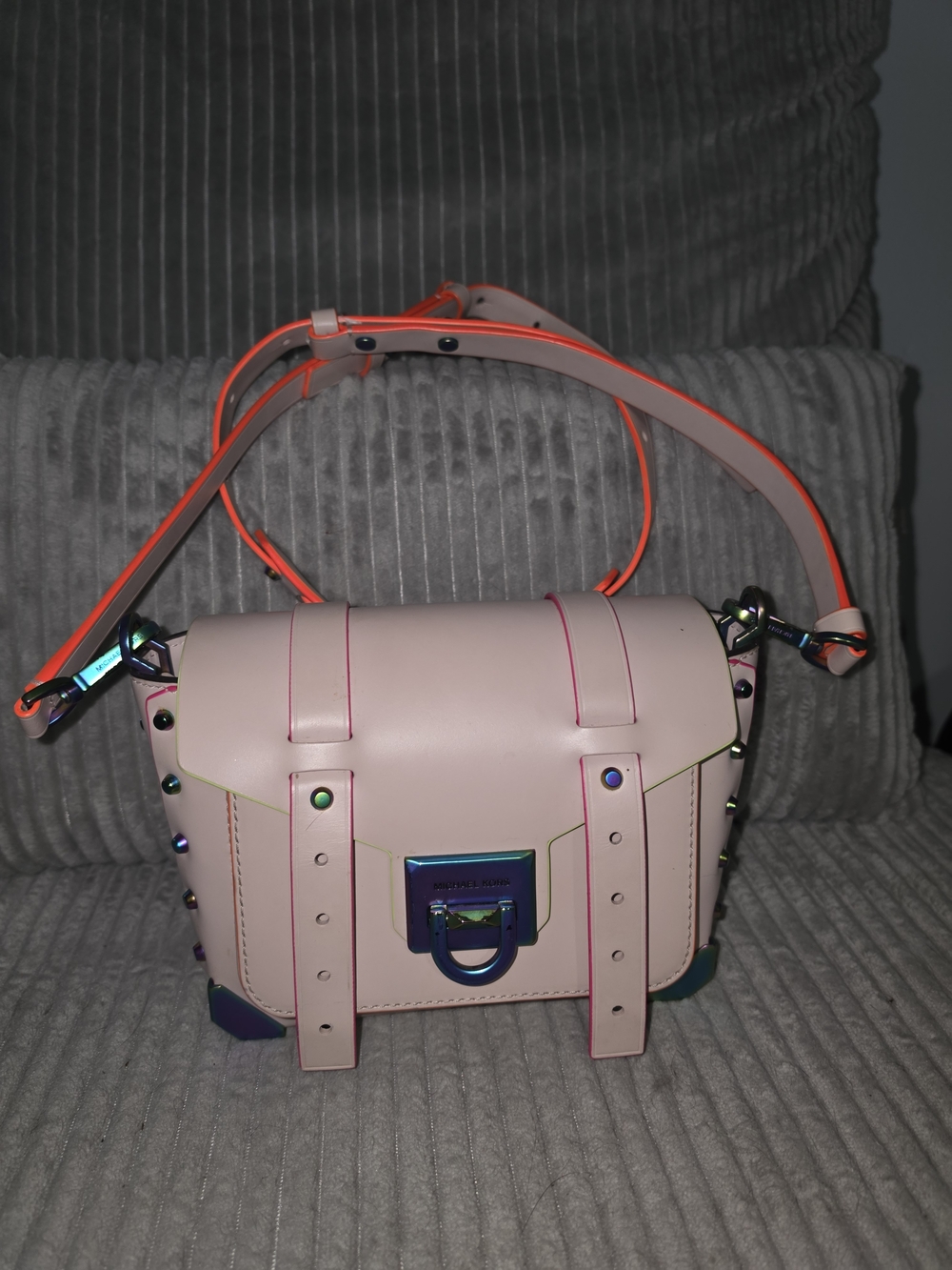 💕 MICHAEL Michael Kors
Manhattan Small Contrast-Trim Leather Crossbody Bag 💕